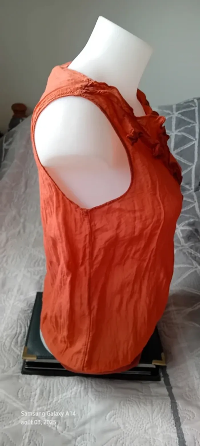 Blouse sans manches col avec boutons et volants avec soie corail femme - photo numéro 6
