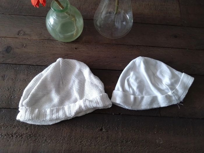 Bonnets blanc naissance bébé - photo numéro 3
