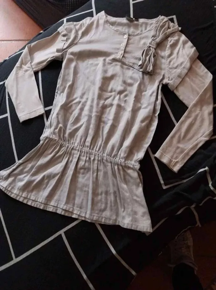Robe  courte  T8ans - photo numéro 2