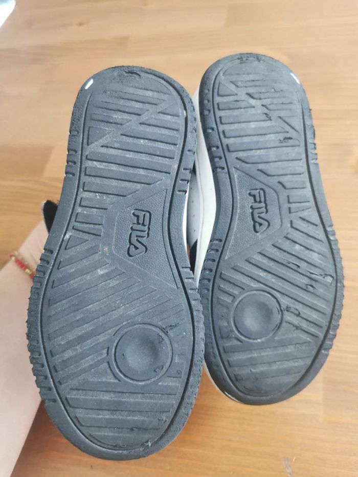 Chaussures basket tennis scratch FILA taille 25 noir blanc jaune - photo numéro 6