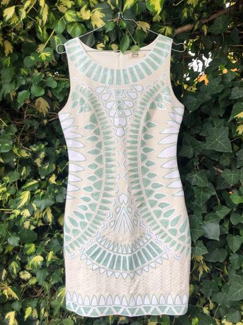 Robe près de corps molly bracken avec des perles