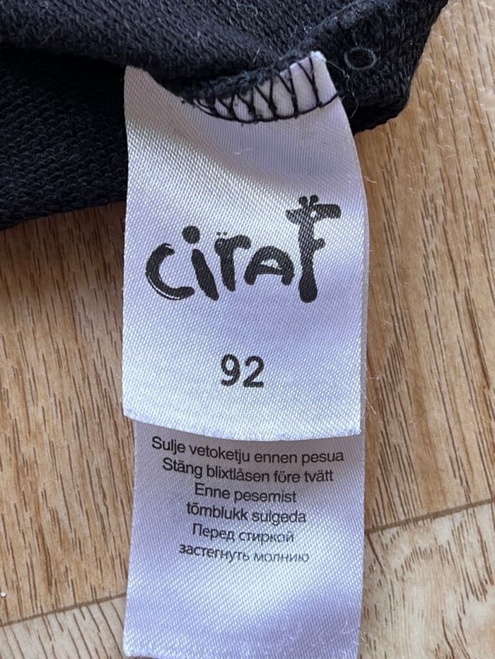 Sweat zippé noir en coton bio avec motifs de l’espace. taille 92 cm/ 2 ans - photo numéro 2