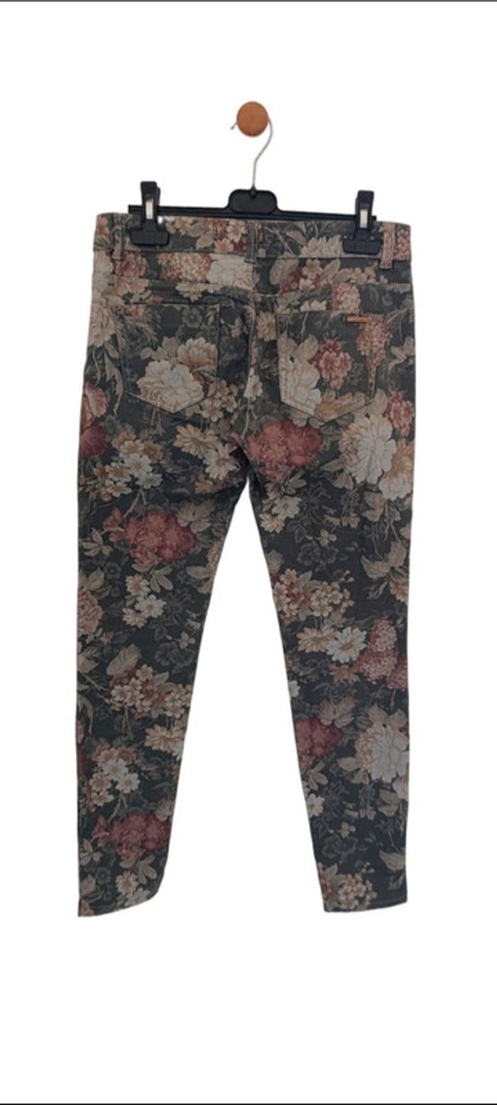 Jeans original Zara a fleurs taille 36 kaki - photo numéro 2