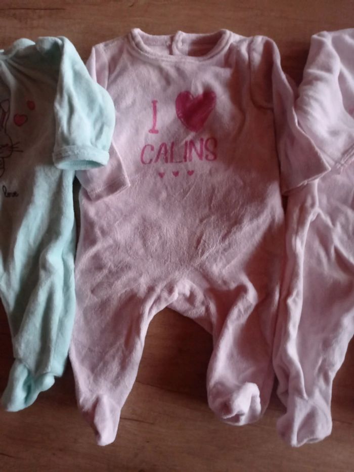 3 pyjamas - photo numéro 3