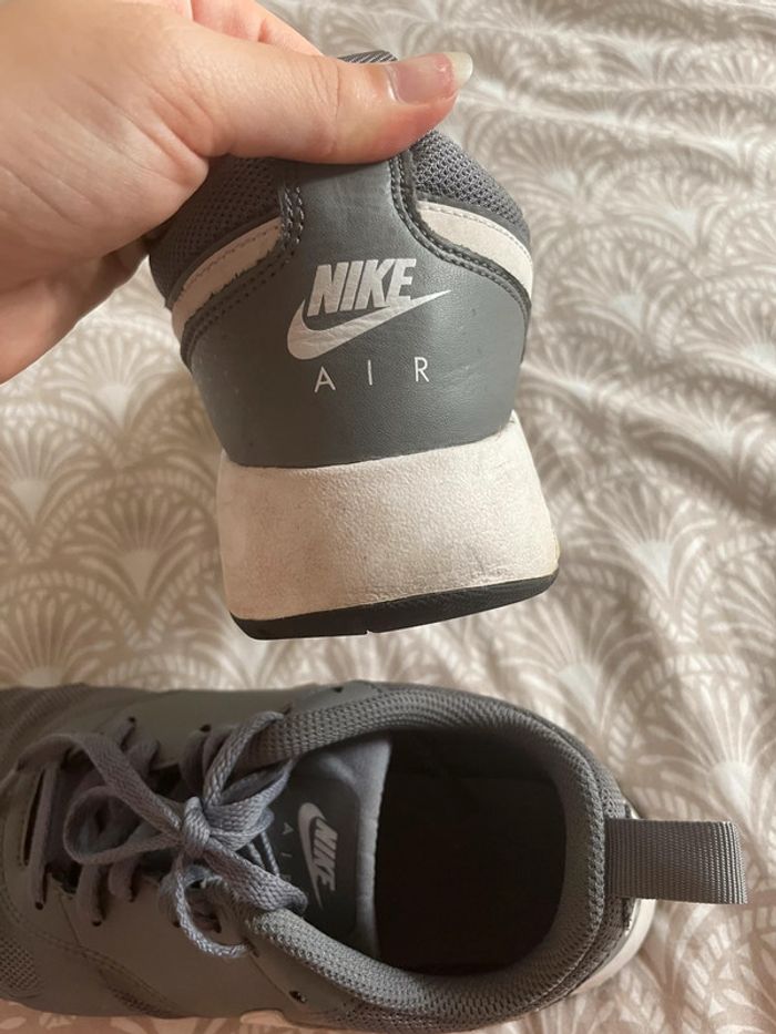 Baskets Nike air grises et blanches 🦋 - photo numéro 4