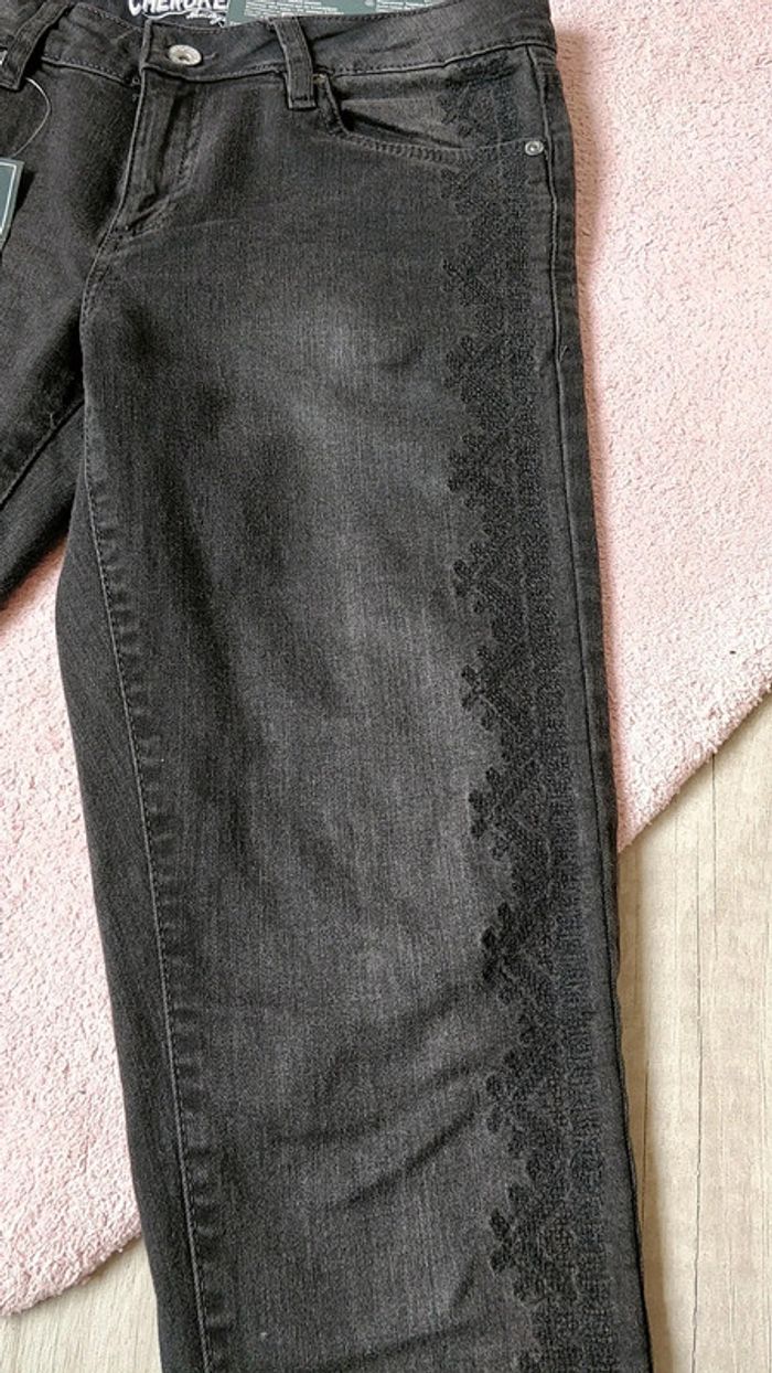 Jean slim neuf - photo numéro 3