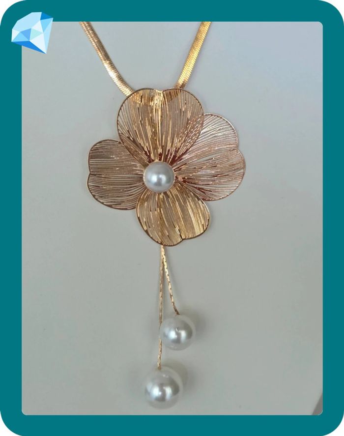 Collier et boucles d'oreille fleurs et perles acier inoxydable dorée. - photo numéro 3