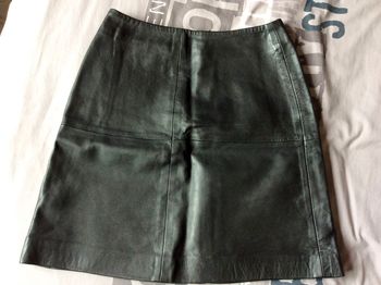 Jupe en cuir noire 38