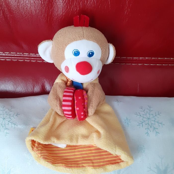 Haba: Doudou-marionnette "Petit Singe aux tambourins " - photo numéro 3