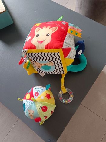 Ballon et cube Sophie la girafe