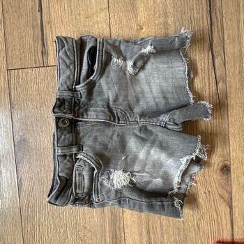 Short fille