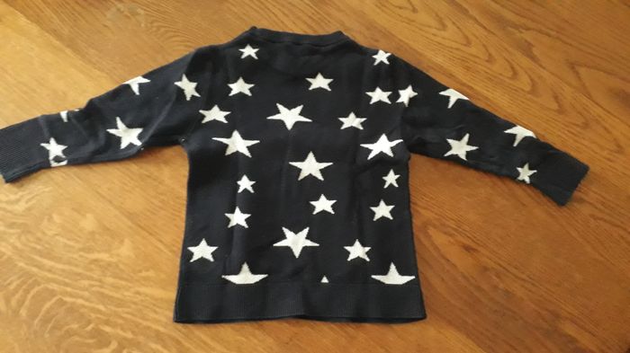 Pull marine avec des étoiles blanches 3-4 ans H et M - photo numéro 2