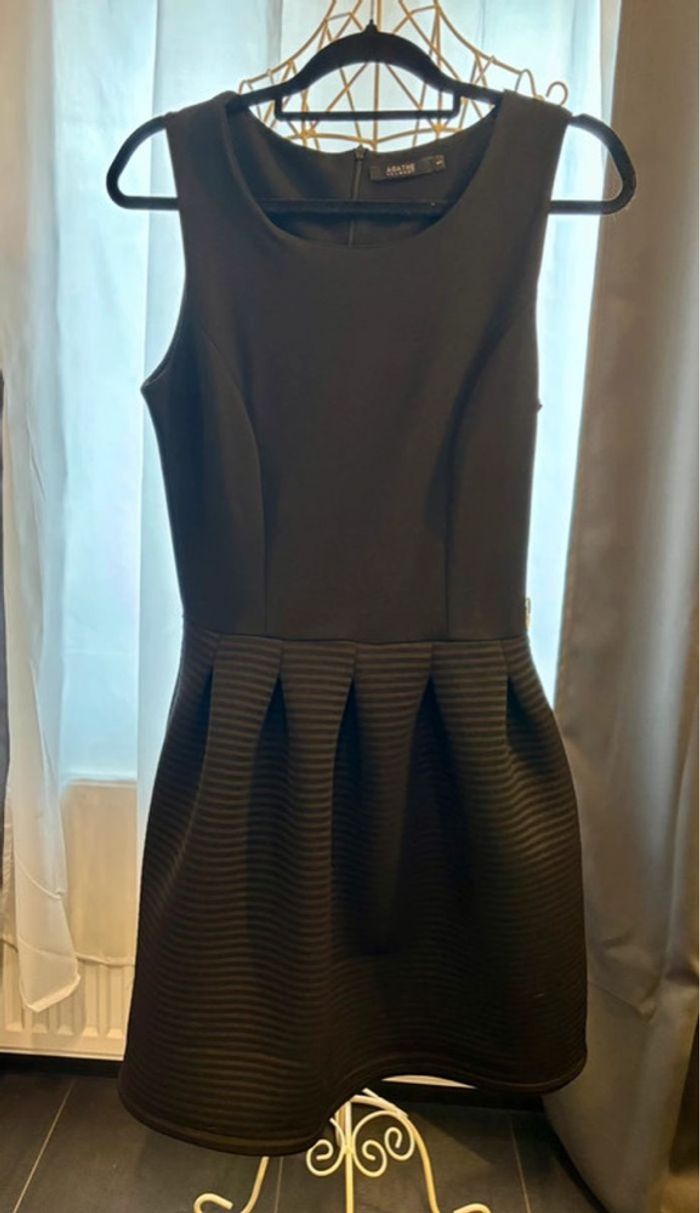 Petite robe noire T1 /36 - Agathe Velmont - photo numéro 3