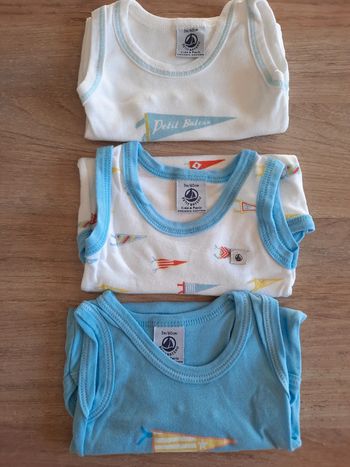Lot 3 bodies Petit Bateau sans manches 3 mois ou 60 cm