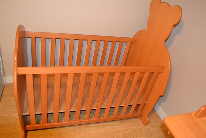 Meubles pour chambre bébé : lit armoire commode fait par un ébéniste - photo numéro 5