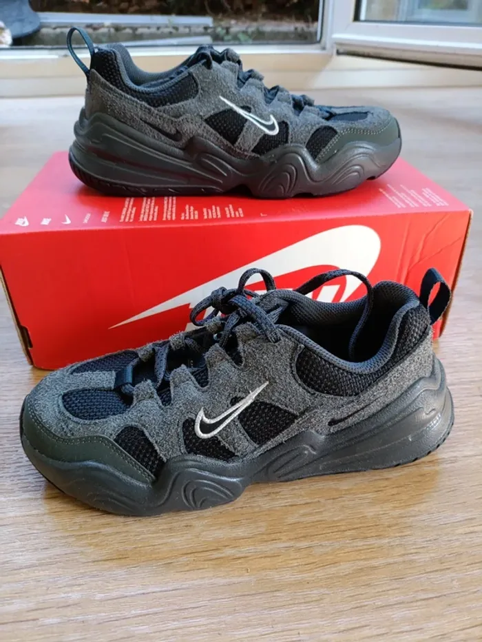 W Nike tech hera