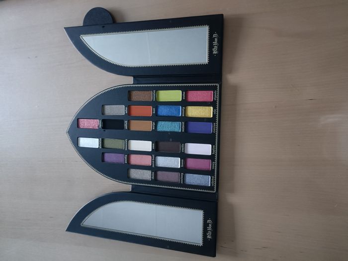 PALETTE GOTHIQUE ET PASTEL GOTH KAT VON D - photo numéro 6