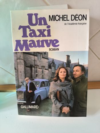 livre Un Taxi Mauve - Déon Michel tres bon etat ref EC