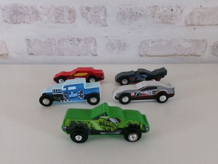 Voitures en bois Hotwheels (1)