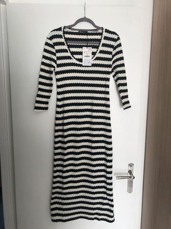 Superbe belle robe texturé Zara neuve avec étiquette taille M