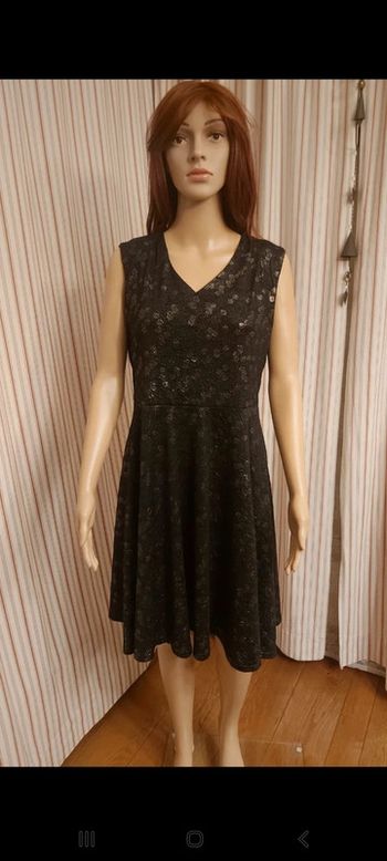 Jolie Robe noir brillant Cassis taille 42