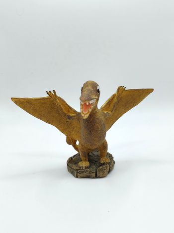 Figurine de collection résine ptérodactyle oiseau préhistorique 9 cm gravé R.C.H Inc 2003 lire SVP