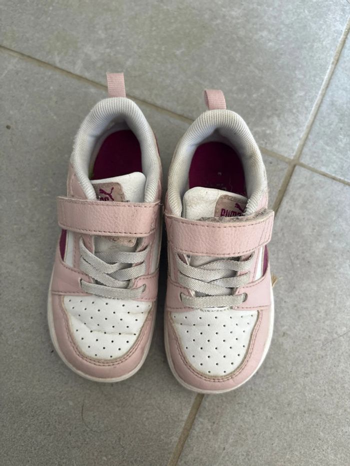 Puma rose et blanche