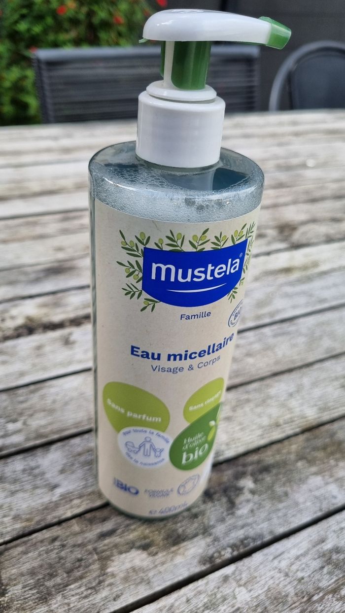 Produit MUSTELA neuf  eau miscellaire bio  démaquillant peau