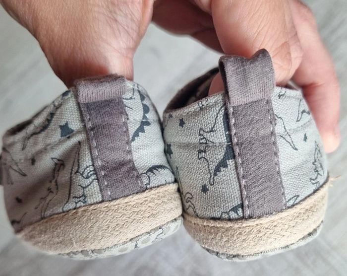 Petite chaussures dino - photo numéro 4