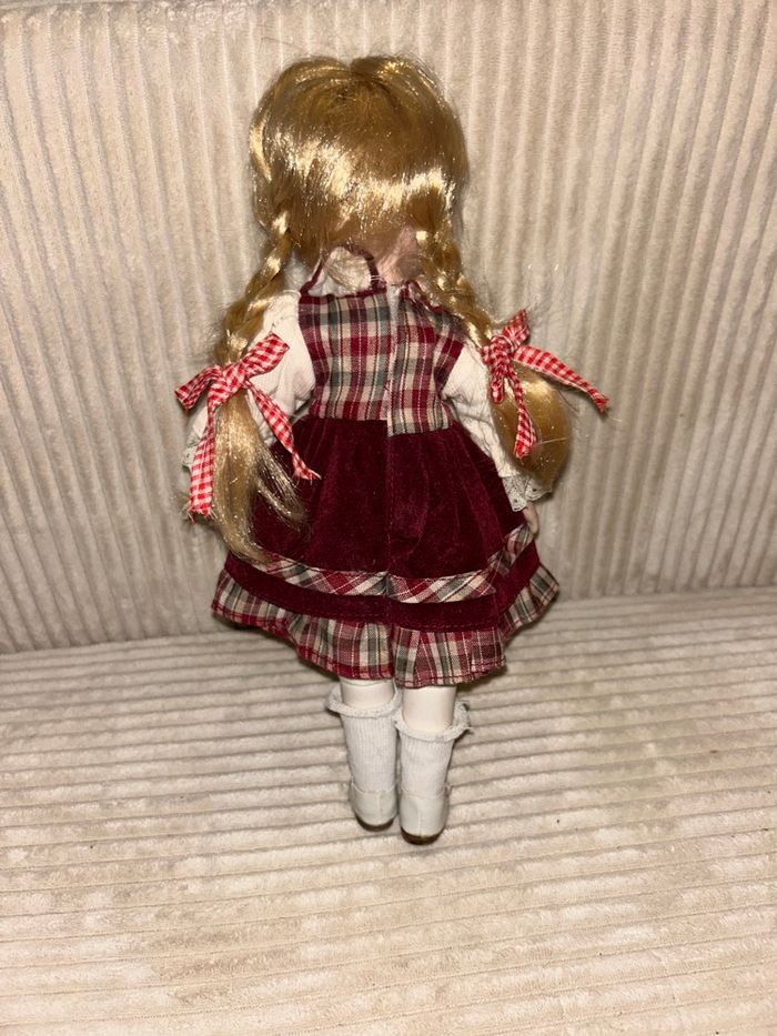 Poupée porcelaine - photo numéro 2