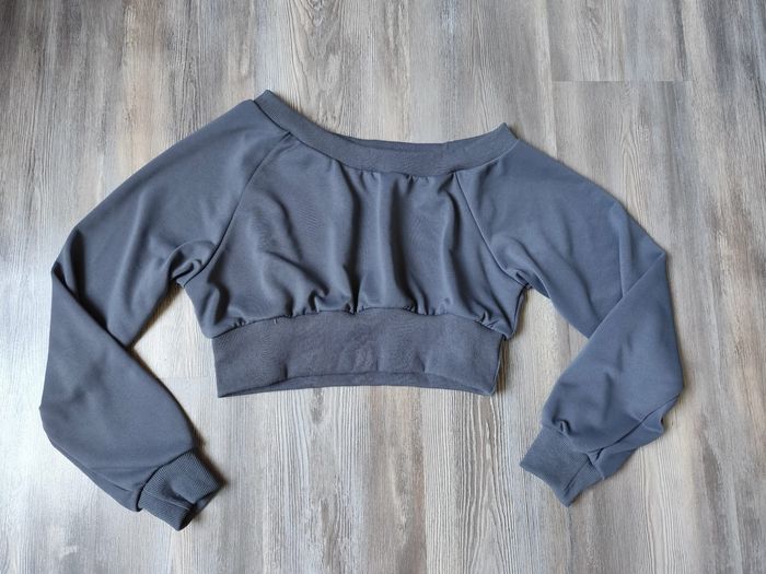 Sweat court taille S , très bon état - photo numéro 1