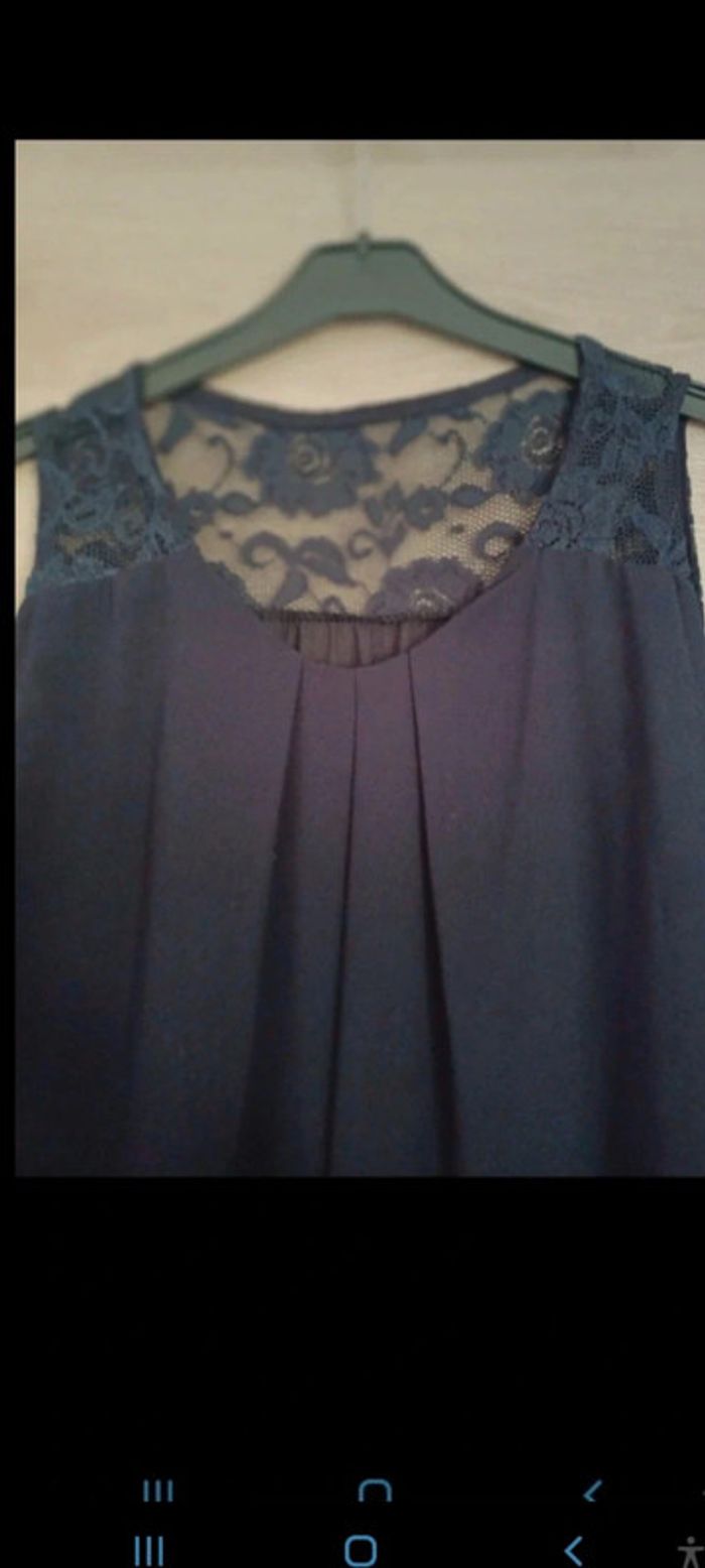 Très belle blouse taille 38 bleu marine Haut du dos dentelé - photo numéro 2