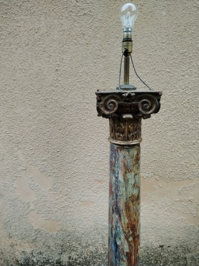 Colonne en bois peint antique luminaire - photo numéro 2