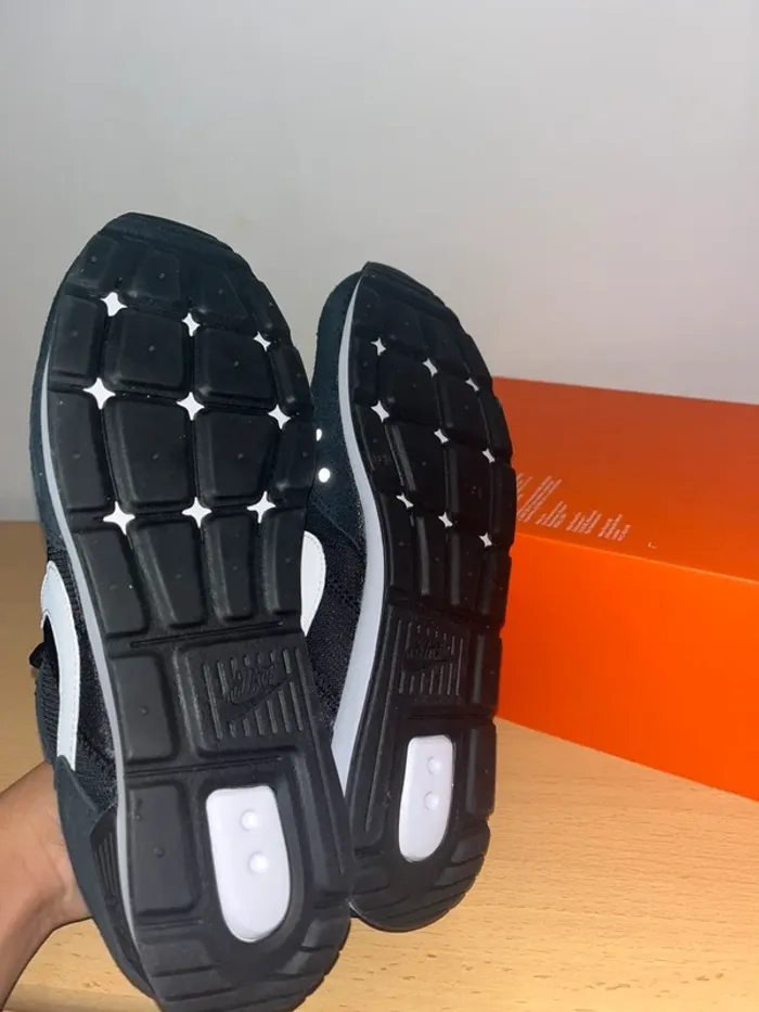 Chaussures Nike Venture Runner 👟 - photo numéro 2
