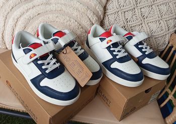 Lot de deux paires de baskets / sneakers à scratch Ellesse pointure 33 neuves avec étiquettes