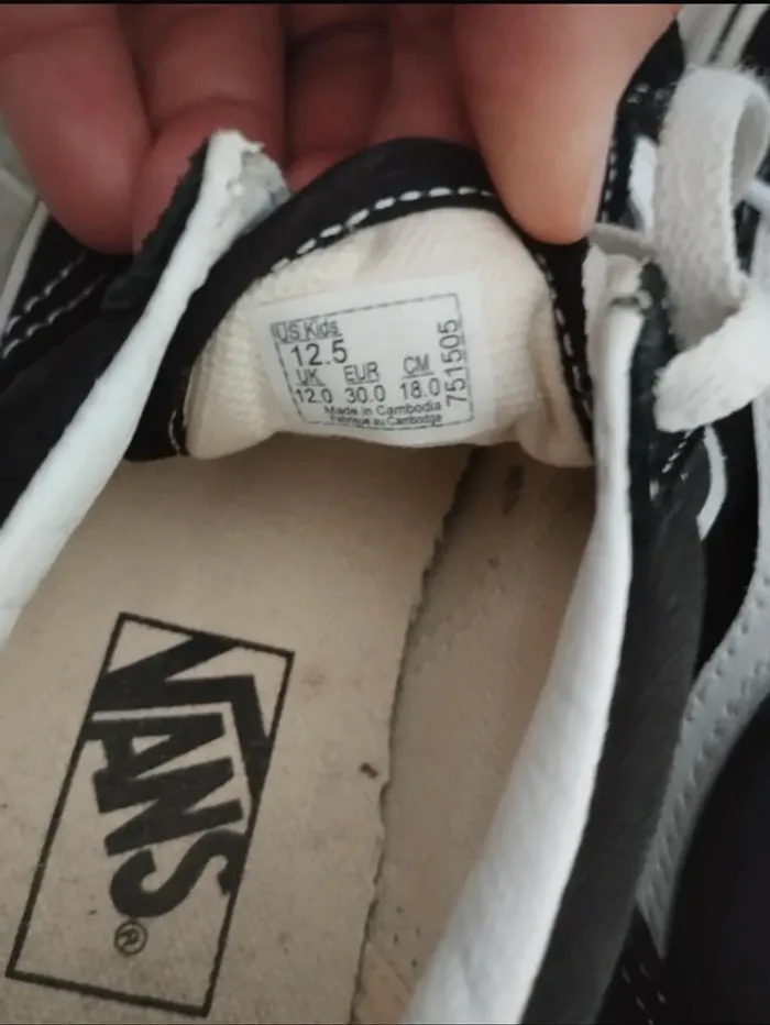 Basket Vans en très bon état très peu porté taille 30 noir et blanche fille garçon - photo numéro 7