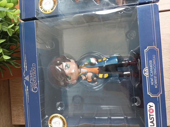 Lot 2 figurines Norbert Dragonneau et pile de niffleurs les animaux fantastiques - photo numéro 5