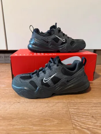 Baskets sneakers Nike tech hera