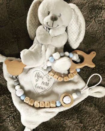 Attache tétine et hochet