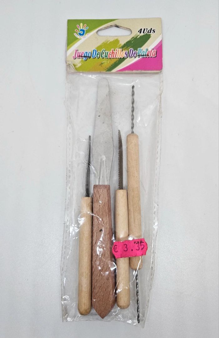 Set de 4 outils à sculpté.
Neuf