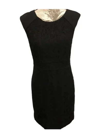 Robe chic noire en dentelle