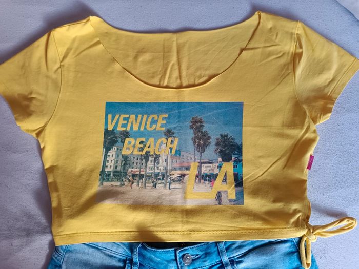 Crop top jaune marque "Venise Beach" - taille L - neuf - photo numéro 2