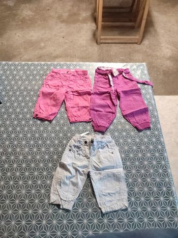 Lot deux pantacourt et un pantalon fille