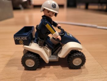 Policier Playmobil sur son quad