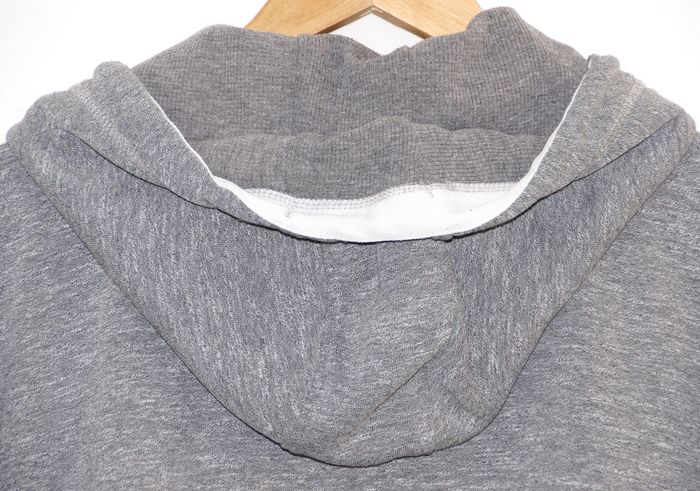 SWEAT A CAPUCHE - photo numéro 7