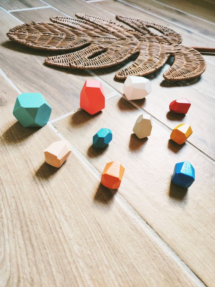 🪨Lot de 10 menhirs pierres multicolores à empiler en bois JB1336 - photo numéro 2