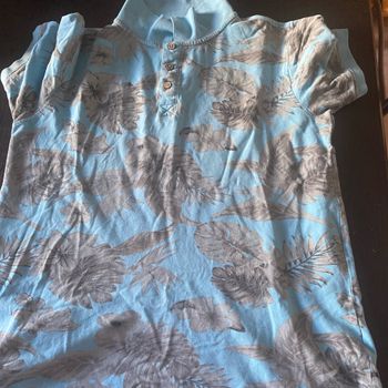 Polo bleu marine motif fleuris