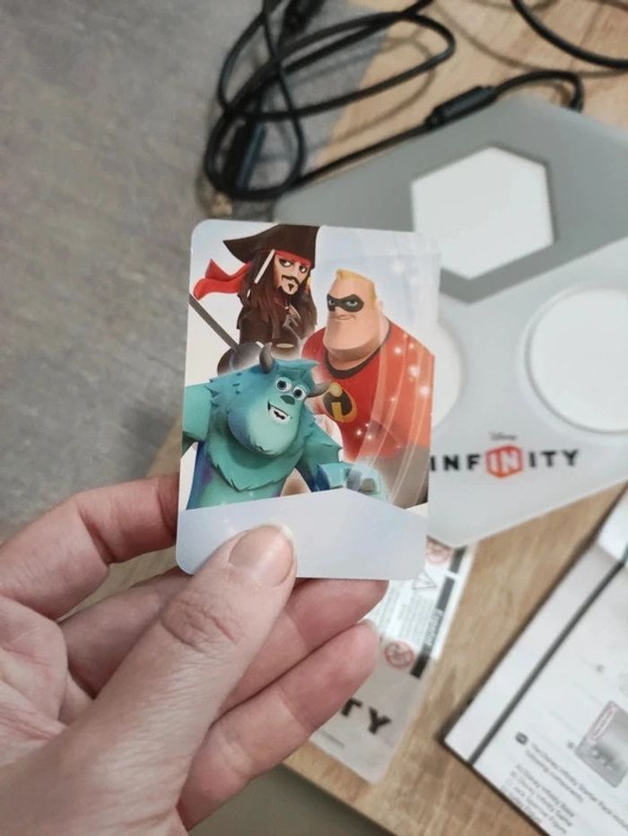 Jeu Disney Infinity pour PS3 et ses 3 figurines et un objet - photo numéro 4