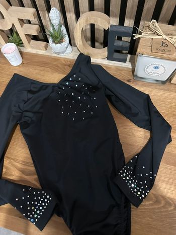 Juste corps noir et strass