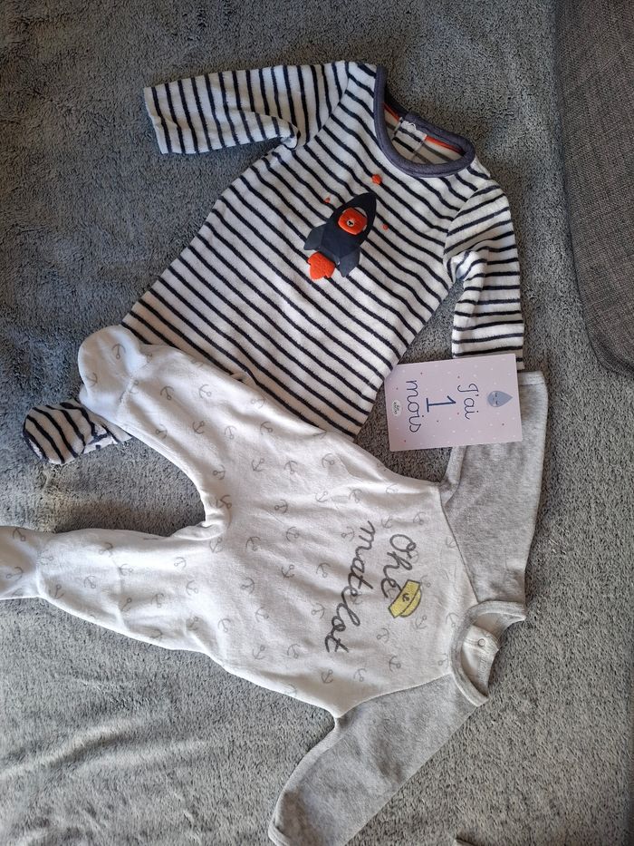 Lot 2 pyjamas 1 mois